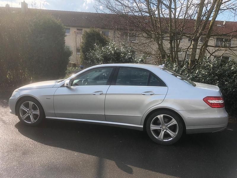 Gebraucht Mercedes E220 170 PS (125 kW) 2011 Silber Limousine