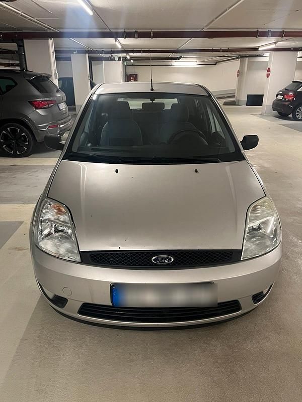Silber Gebraucht 2005 Ford Fiesta Kleinwagen | 1.500 € (Fairer Preis) - Bild 1/4