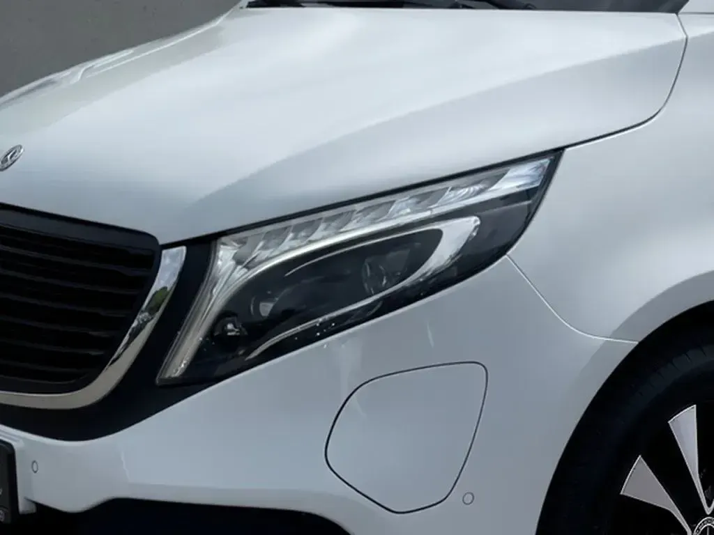 Gebraucht Mercedes EQV300 150 kW (204 PS) 2021 Weiß Van / Kleinbus