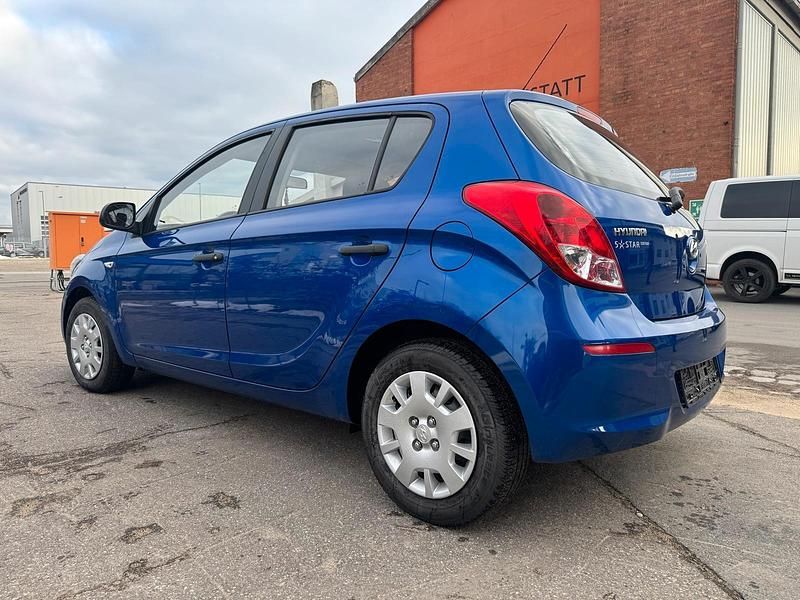 Gebraucht Hyundai i20 86 PS (63 kW) 2013 Blau Kleinwagen