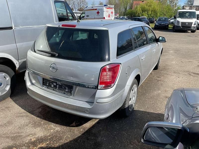 Gebraucht Opel Astra Edition 110 PS (80 kW) 2010 Argon silber/ice silver (m2) Kombi