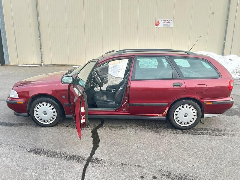 Gebraucht Volvo V40 115 PS (84 kW) 1998 Rot Kombi