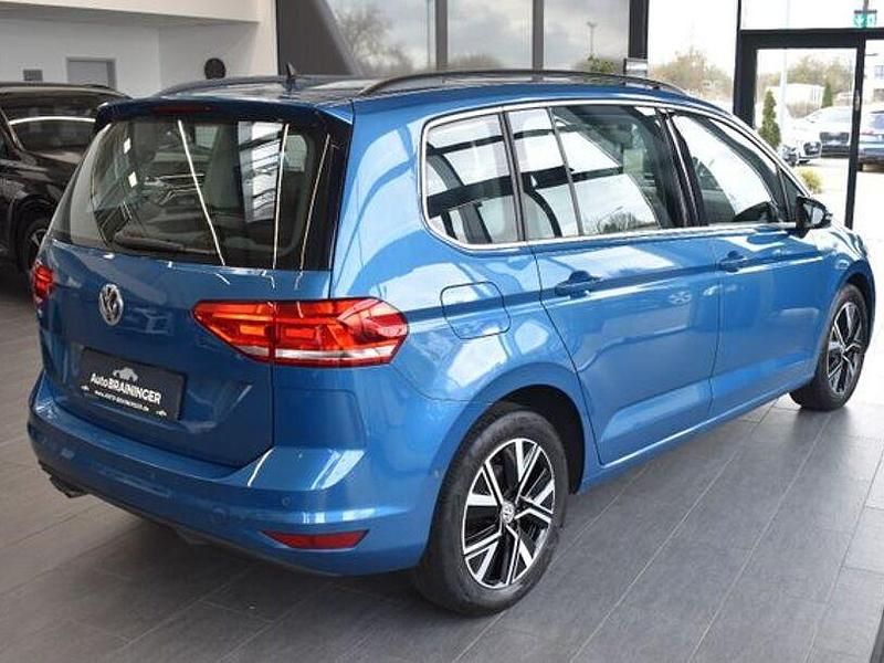 Gebraucht VW Touran Highline 150 PS (110 kW) 2020 Blau Van / Kleinbus
