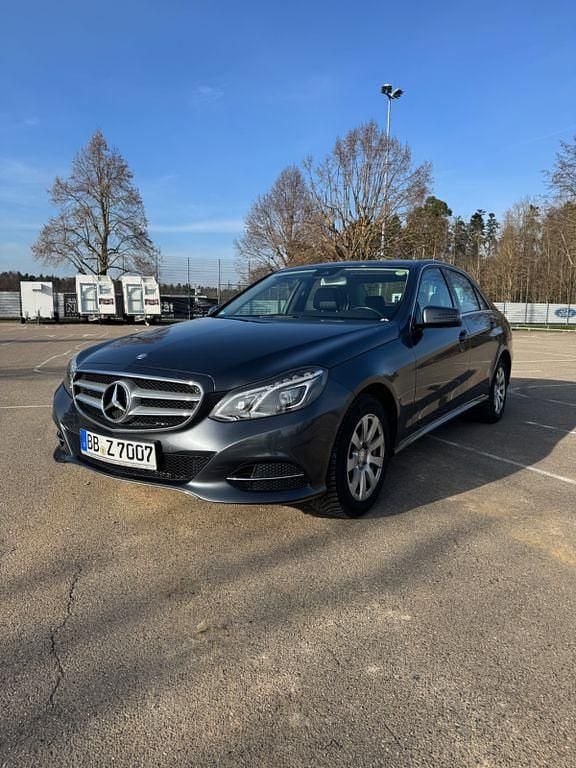 Gebraucht Mercedes E220 Avantgarde 170 PS (125 kW) 2015 Silber Limousine