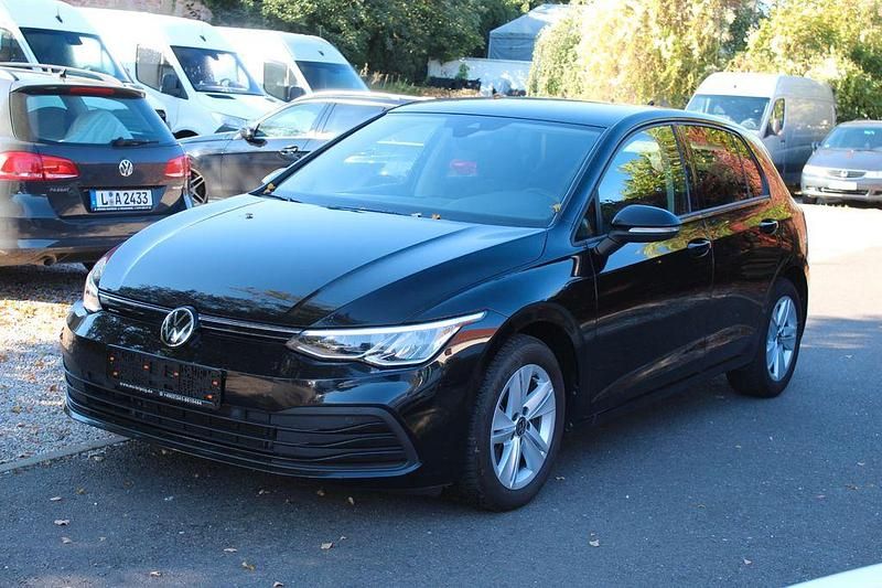 Schwarz Gebraucht 2022 VW Golf VIII Life Limousine | 16.500 € (Guter Preis) - Bild 1/4