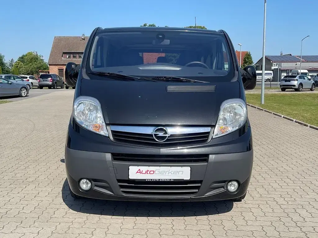 Gebraucht Opel Vivaro Cosmo 114 PS (83 kW) 2012 Mitternacht schwarz (mi2) Van / Kleinbus