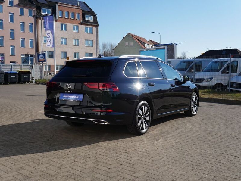 Gebraucht VW Golf VIII Move 110 PS (80 kW) 2023 Schwarz Kombi