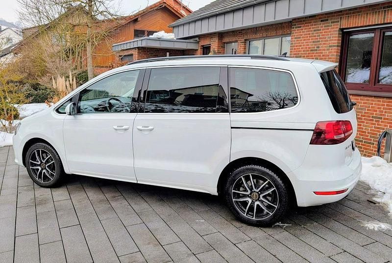 Gebraucht VW Sharan Comfortline 150 PS (110 kW) 2018 Weiß Van / Kleinbus