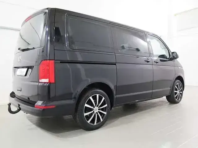 Używany VW Multivan Family 150 KM (110 kW) 2022 Czarny Minivan