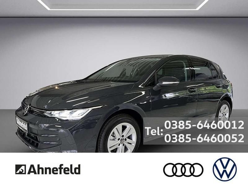 Grau Gebraucht 2025 VW Golf VIII Life Limousine | 31.750 € (Teuer) - Bild 1/4