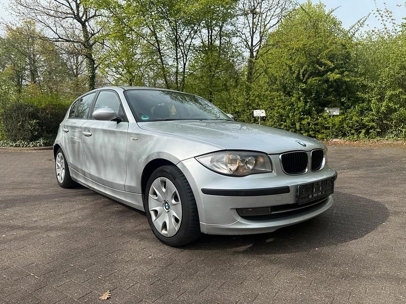 Second-hand BMW 118 143 CP (105 kW) 2008 Argintiu Hatchback