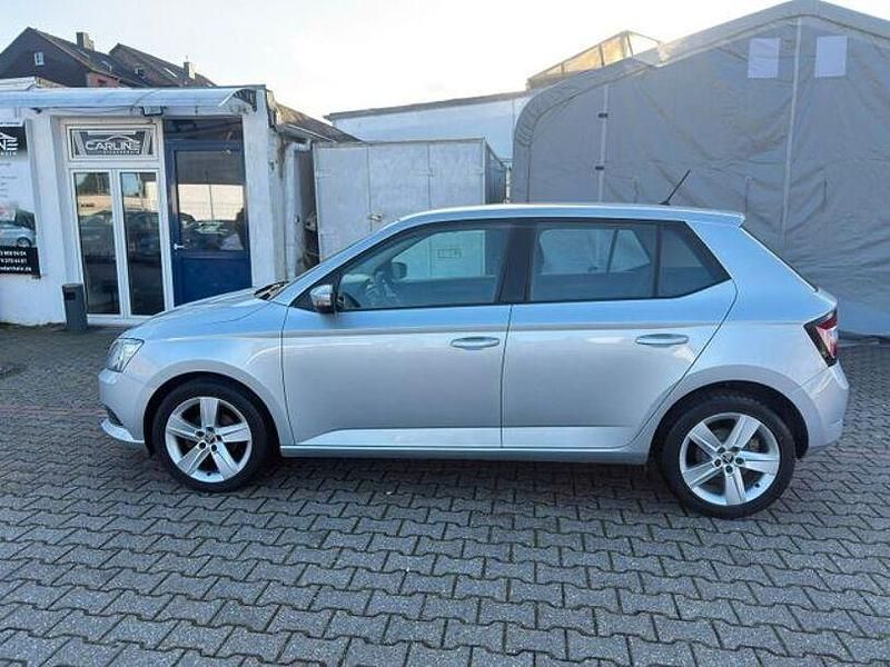 Gebraucht Skoda Fabia 60 PS (44 kW) 2016 Silber Limousine