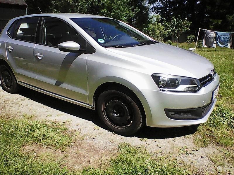 Silber Gebraucht 2013 VW Polo Kleinwagen | 7.456 € (Guter Preis) - Bild 1/4