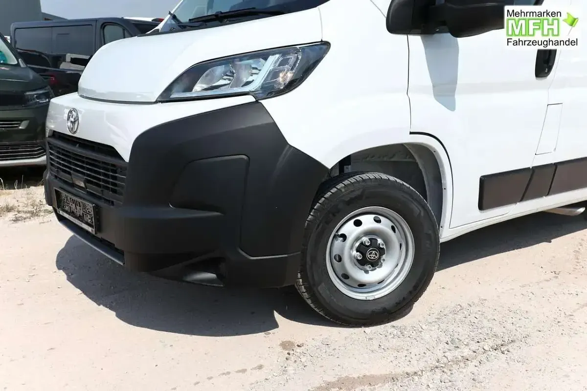 Neu Toyota Proace 120 PS (88 kW) 2025 Icy white Van / Kleinbus