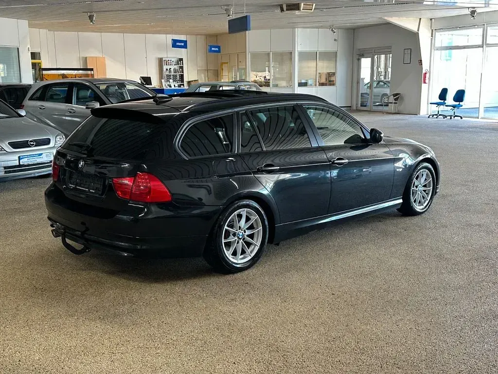 Gebraucht BMW 320 Sport Line 184 PS (135 kW) 2011 Schwarz Limousine