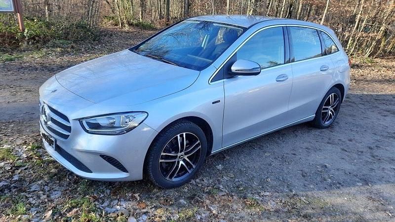 Gebraucht Mercedes B250e 160 PS (117 kW) 2021 Silber Van / Kleinbus