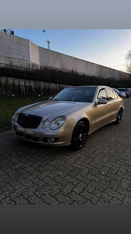 Gebraucht Mercedes E280 231 PS (169 kW) 2007 Gold Limousine