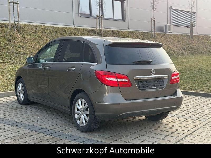 Gebraucht Mercedes B200 136 PS (100 kW) 2013 Van / Kleinbus