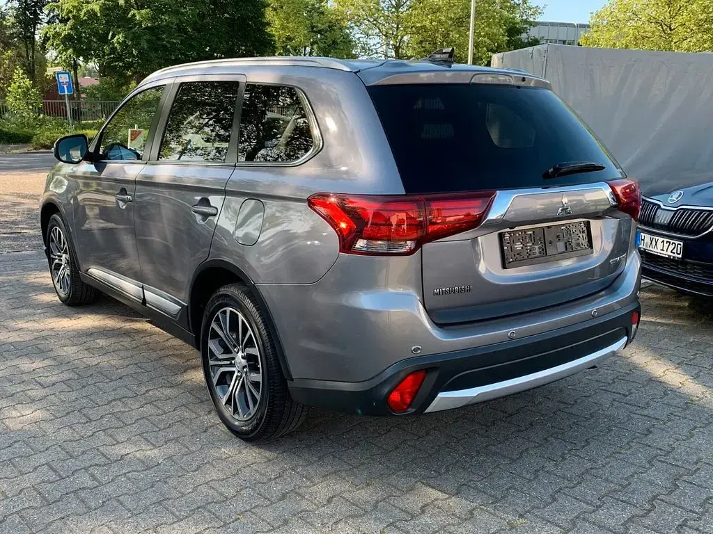 Gebraucht Mitsubishi Outlander Top 150 PS (110 kW) 2017 Grau SUV