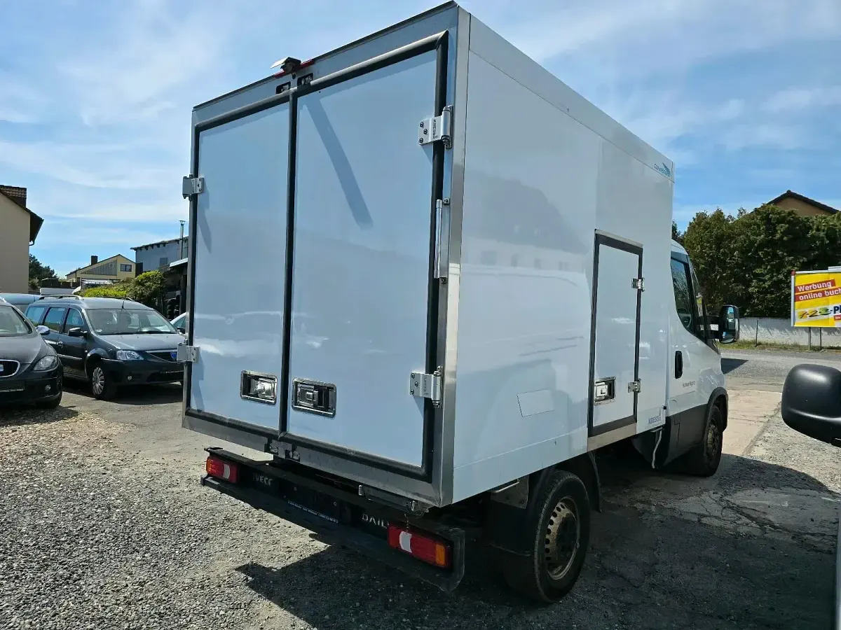 Gebraucht Iveco Daily 156 PS (114 kW) 2023 Weiß Limousine