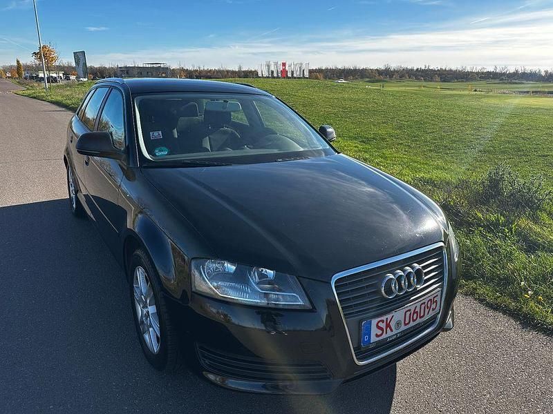 Schwarz Gebraucht 2009 Audi A3 Attraction Limousine | 1.799 € (Superpreis) - Bild 1/4