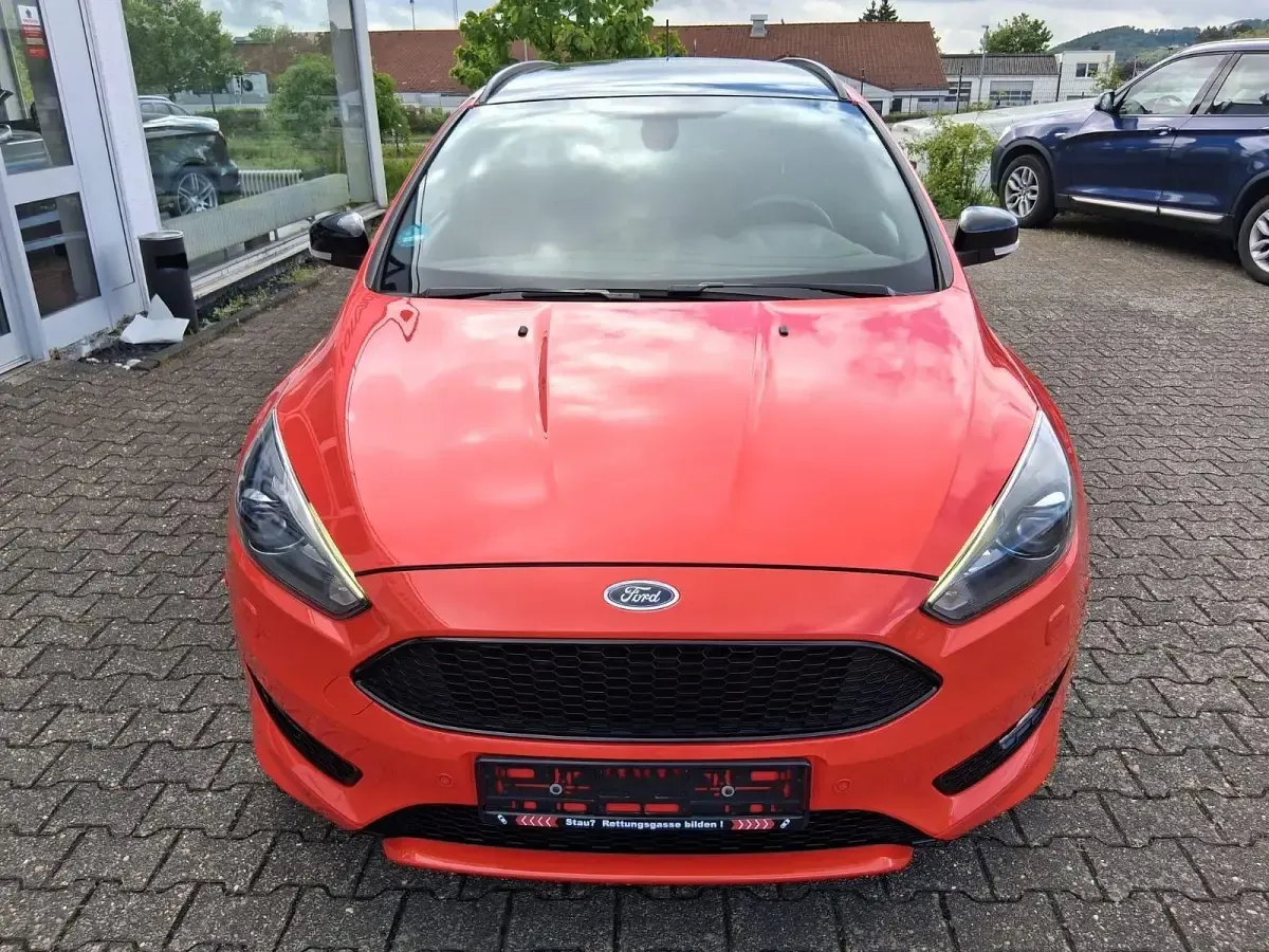 Gebraucht Ford Focus ST-Line 182 PS (133 kW) 2018 Rot Kombi