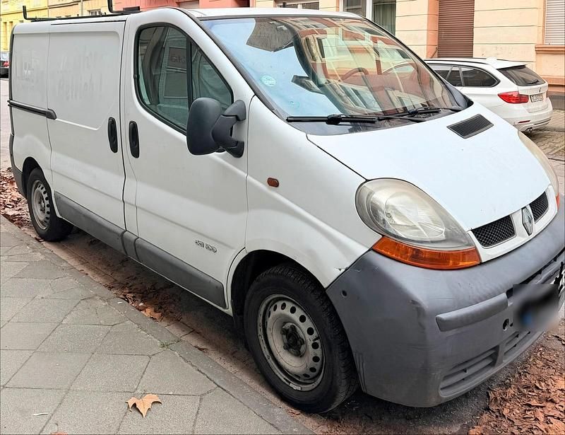 Weiß Gebraucht 2004 Renault Trafic Van / Kleinbus | 2.100 € - Bild 1/4