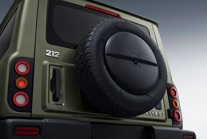 Neu BAW 212 166 PS (122 kW) 2025 Schwarz SUV