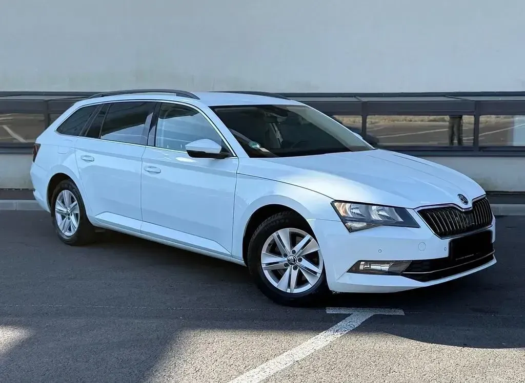 Używany Skoda Superb 150 KM (110 kW) 2017 Biały Sedan/Limuzyna