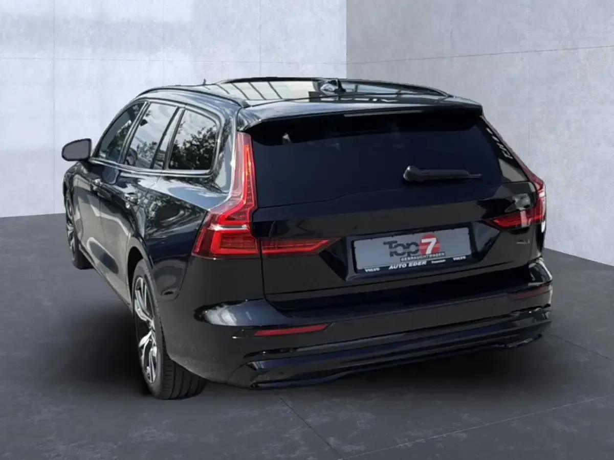 Gebraucht Volvo V60 145 PS (106 kW) 2024 Kombi