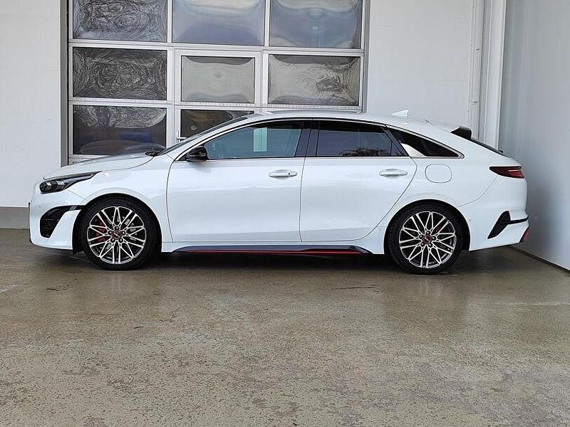 Gebraucht Kia ProCeed GT 204 PS (150 kW) 2022 Deluxeweiss met. Kleinwagen