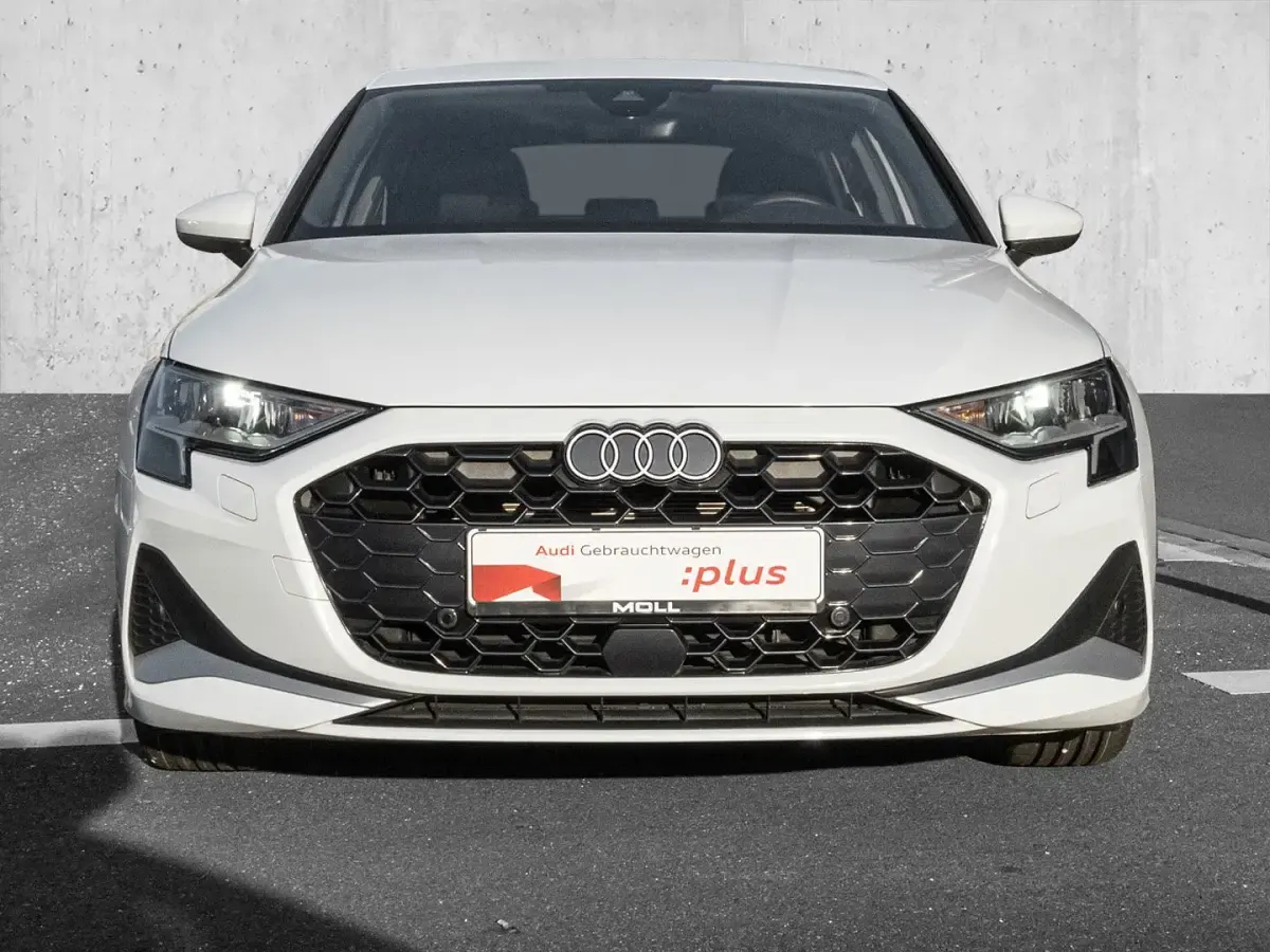 Gebraucht Audi A3 Advanced 150 PS (110 kW) 2025 Gletscherweiß metallic Limousine