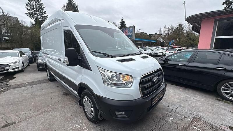 Gebraucht Ford Transit Trend 131 PS (96 kW) 2020 Weiß Van / Kleinbus