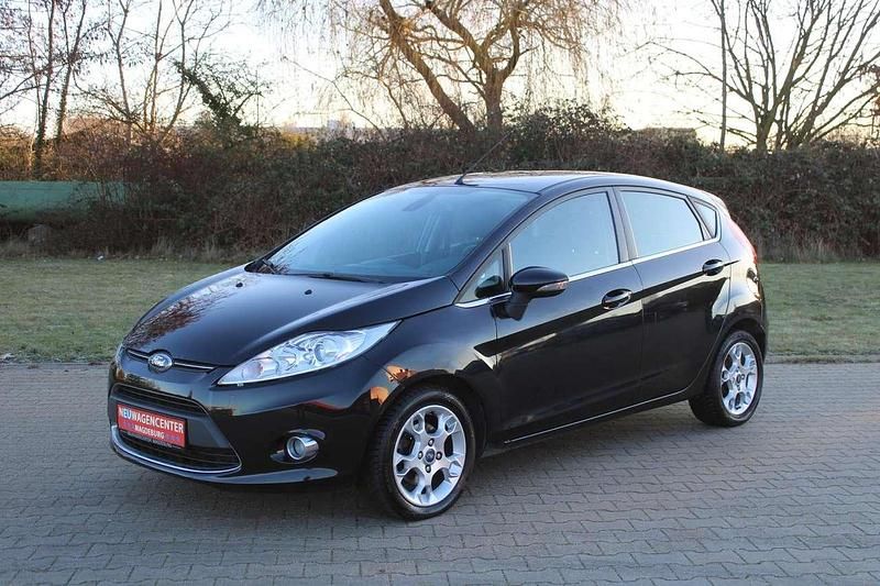Gebraucht Ford Fiesta 82 PS (60 kW) 2012 Schwarz Limousine