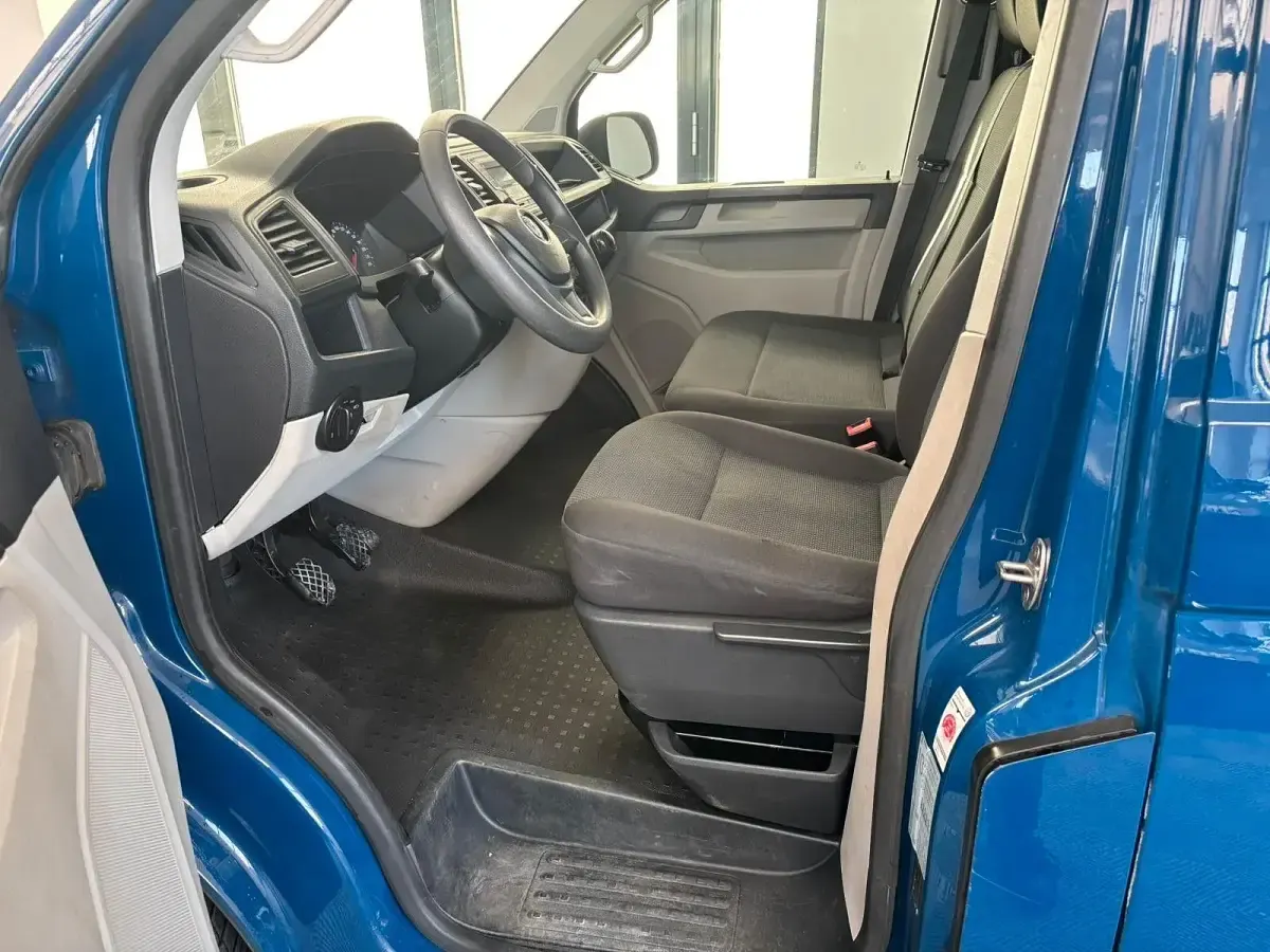 Gebraucht VW Transporter 150 PS (110 kW) 2016 Blau Van