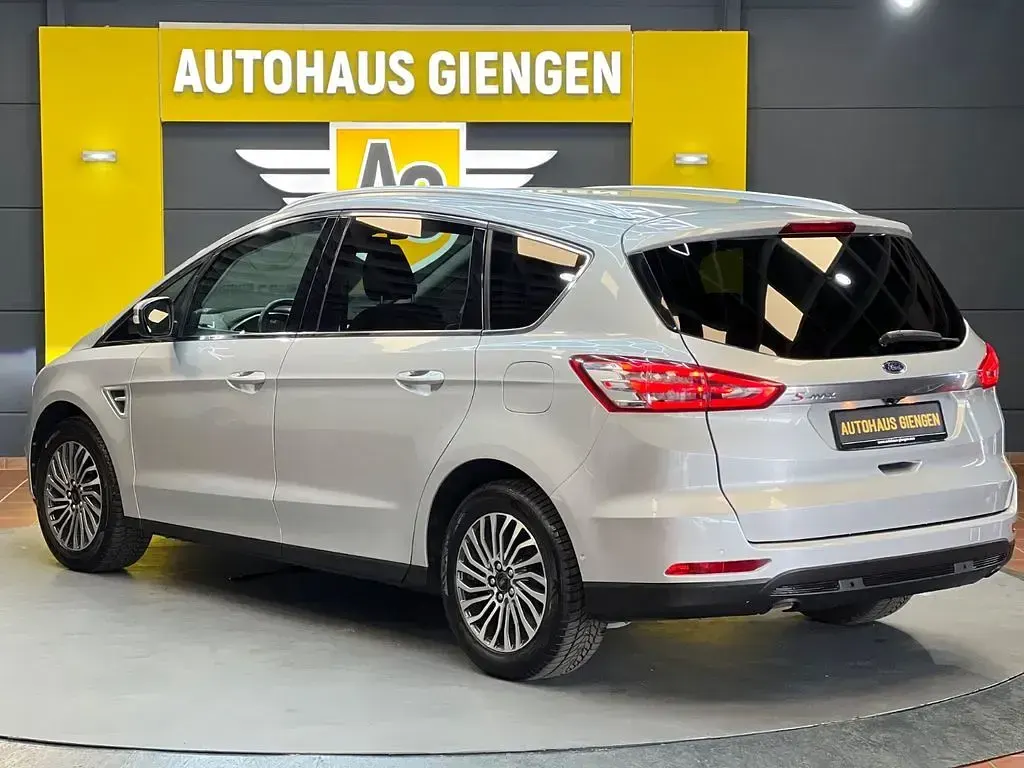 Gebraucht Ford S-MAX Titanium 165 PS (121 kW) 2019 Silber Van / Kleinbus