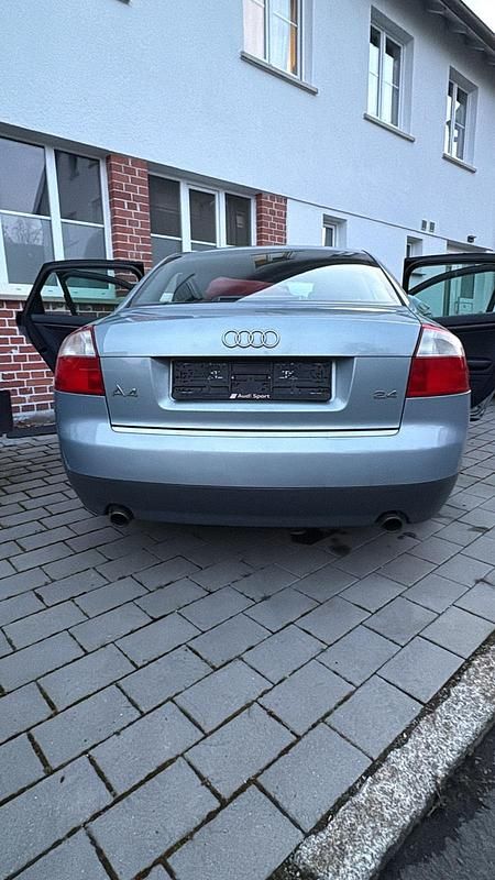Second-hand Audi A4 170 CP (125 kW) 2001 Albastru Berlinǎ