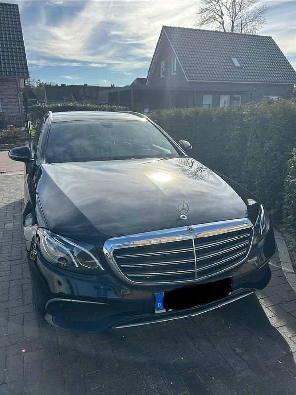 Gebraucht Mercedes E220 194 PS (142 kW) 2019 Schwarz Kombi