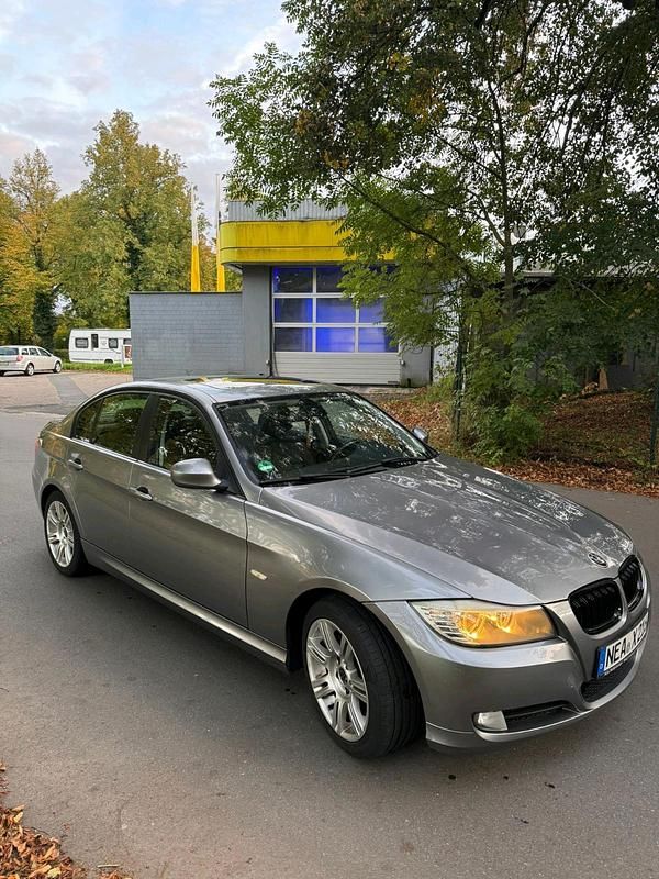 Silber Gebraucht 2010 BMW 320 Limousine | 3.850 € (Superpreis) - Bild 1/4
