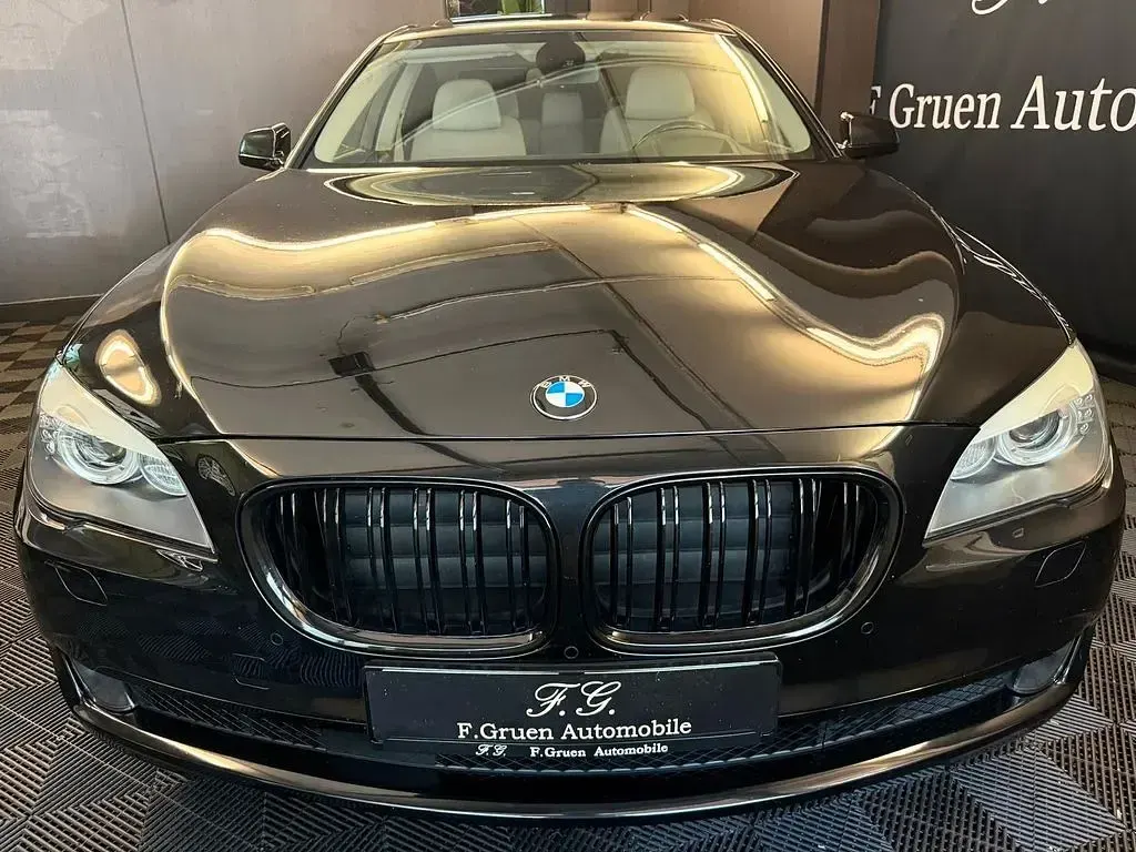 Gebraucht BMW 740 306 PS (225 kW) 2011 Schwarz Limousine