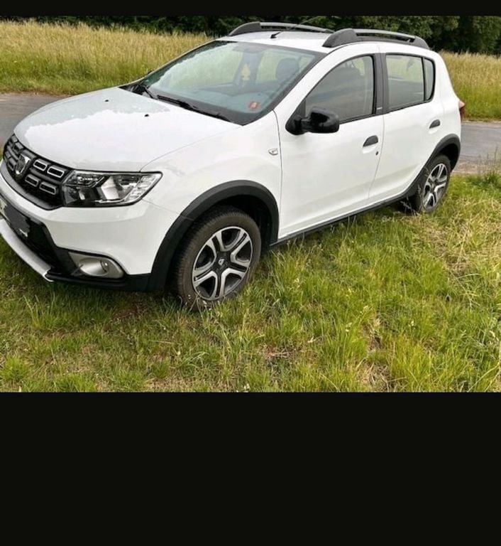 Weiß Gebraucht 2018 Dacia Sandero Celebration Kleinwagen | 7.200 € (Guter Preis) - Bild 1/4