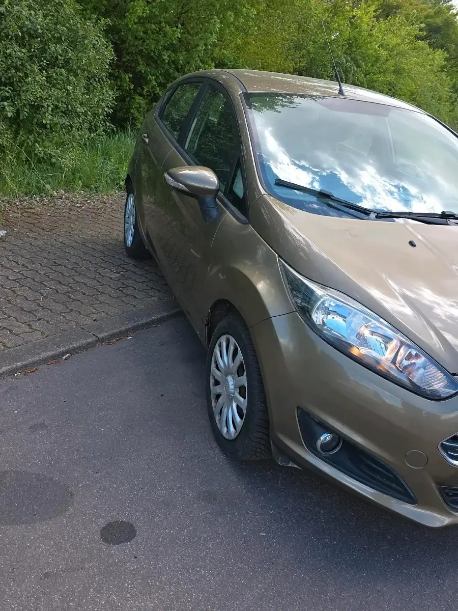 Gebraucht Ford Fiesta 75 PS (55 kW) 2013 Braun Limousine