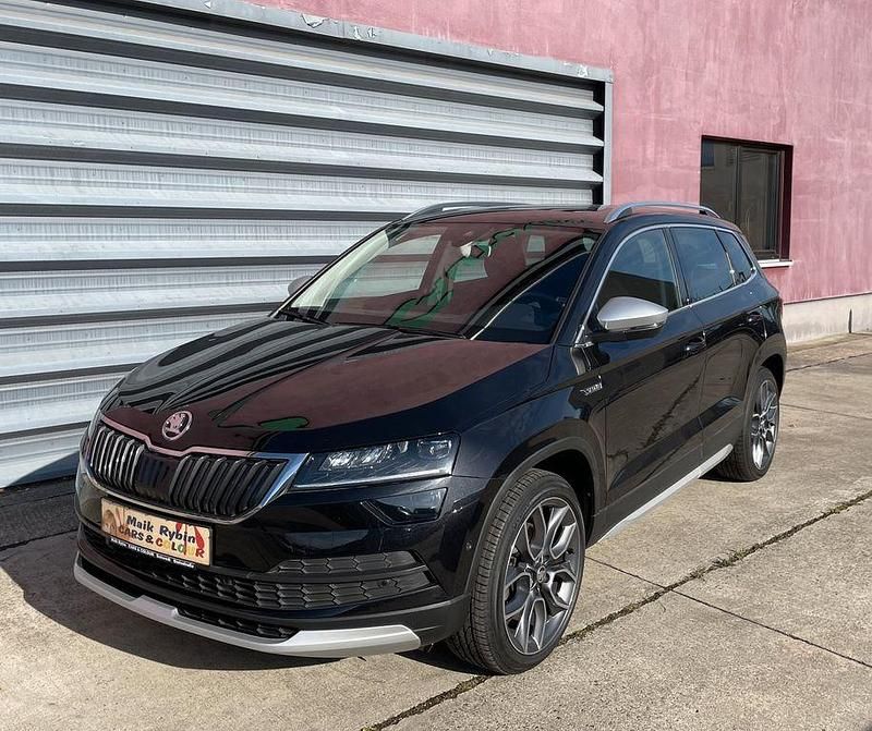 Schwarz Gebraucht 2019 Skoda Karoq Scout 4x4 SUV | 26.990 € (Teuer) - Bild 1/4