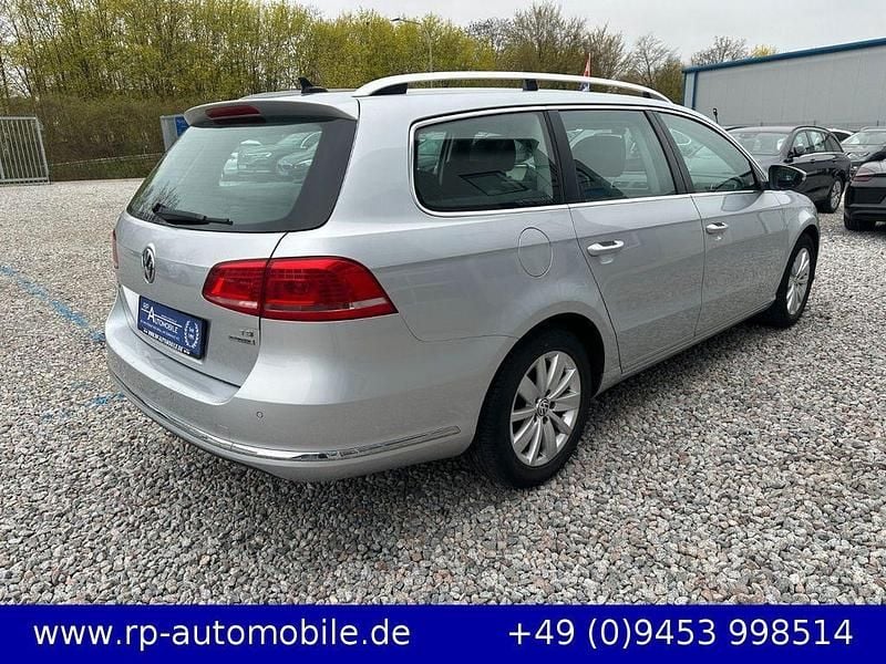 Gebraucht VW Passat Comfortline 122 PS (89 kW) 2011 Reflexsilber metallic Kombi