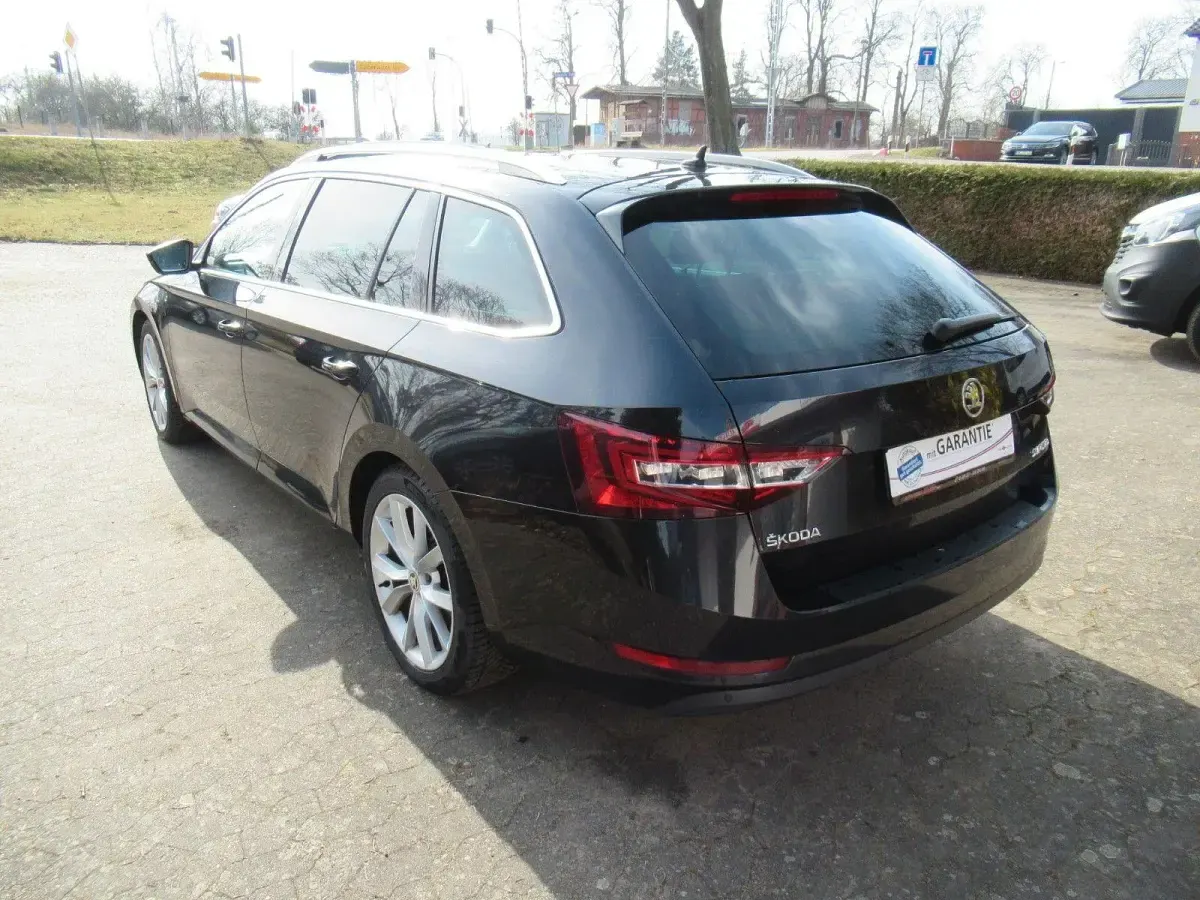 Gebraucht Skoda Superb Style 190 PS (139 kW) 2017 Schwarz Kombi