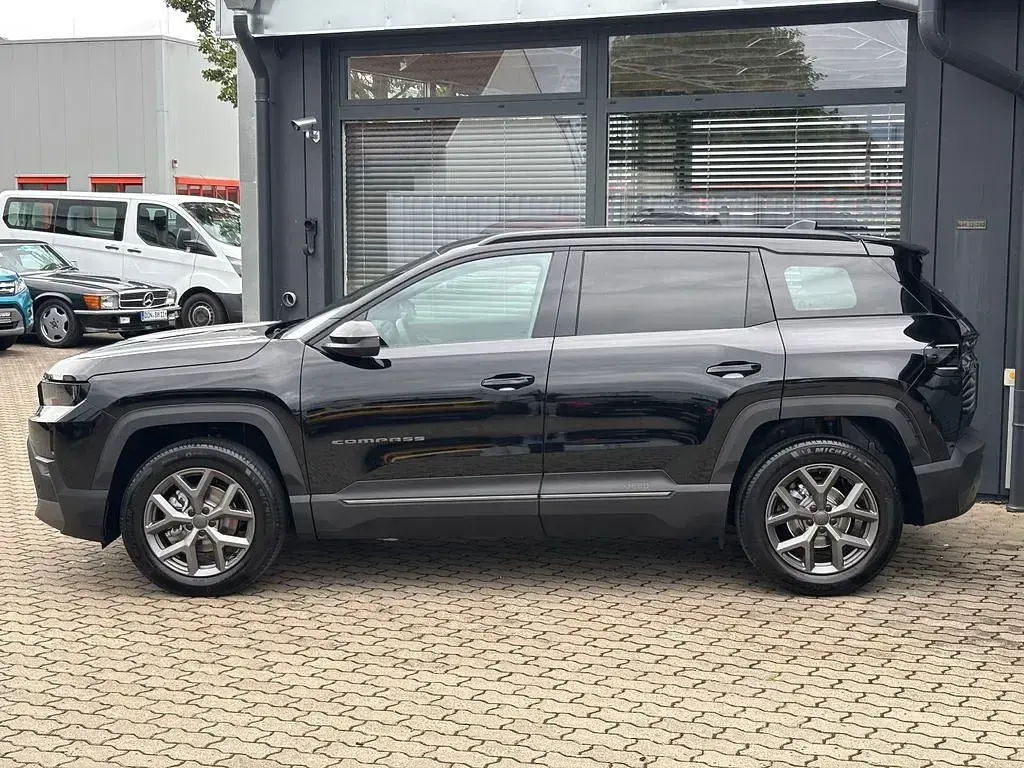 Neu Jeep Compass 145 PS (106 kW) 2026 Schwarz SUV
