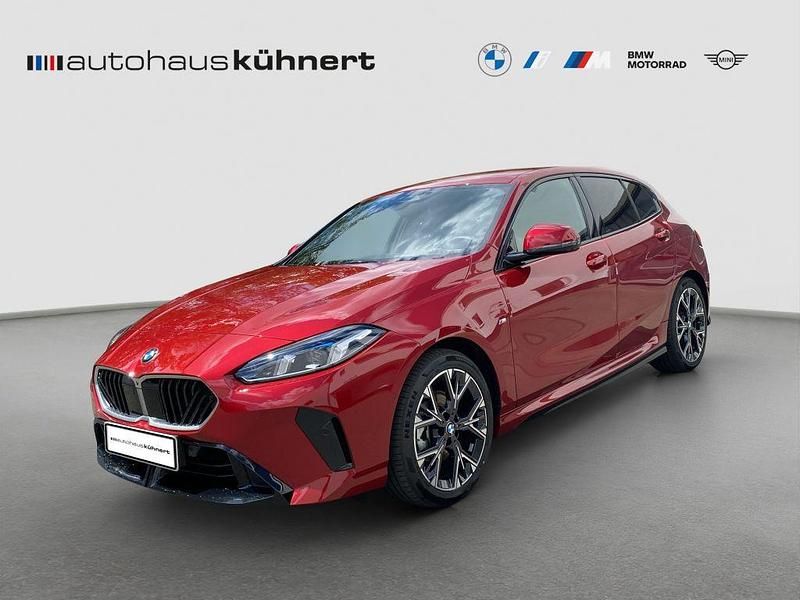 Dragon fire rot metallic Gebraucht 2024 BMW 120 M Sport Kleinwagen | 39.385 € (Fairer Preis) - Bild 1/4
