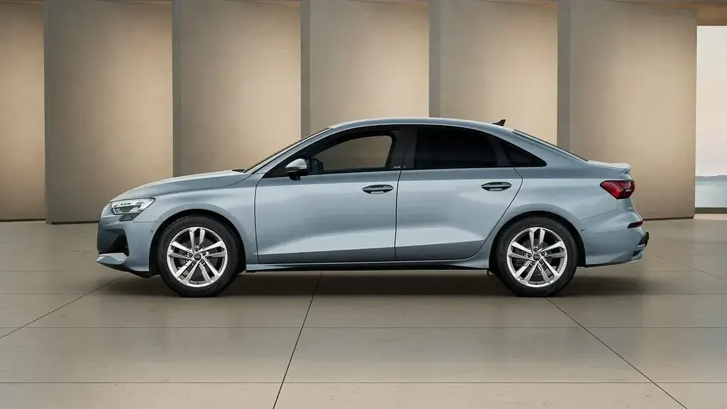 Usado Audi A3 Advanced 116 HP (85 kW) 2025 Cinzento Sedan