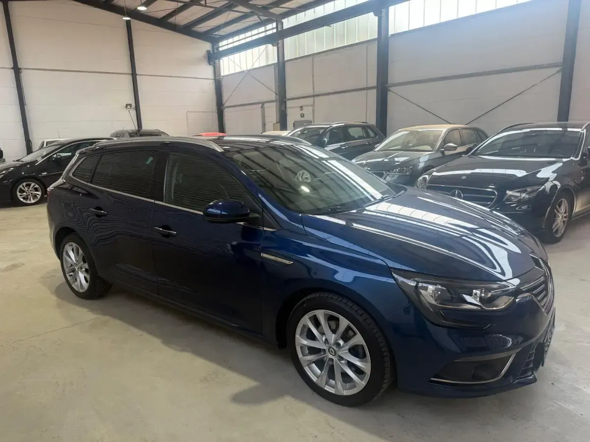 Gebraucht Renault Mégane GrandTour Intens 131 PS (96 kW) 2017 Blau Kombi
