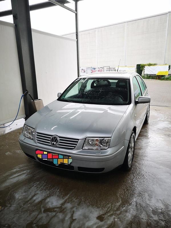 Silber Gebraucht 2001 VW Bora Highline Limousine | 1.800 € (Guter Preis) - Bild 1/4